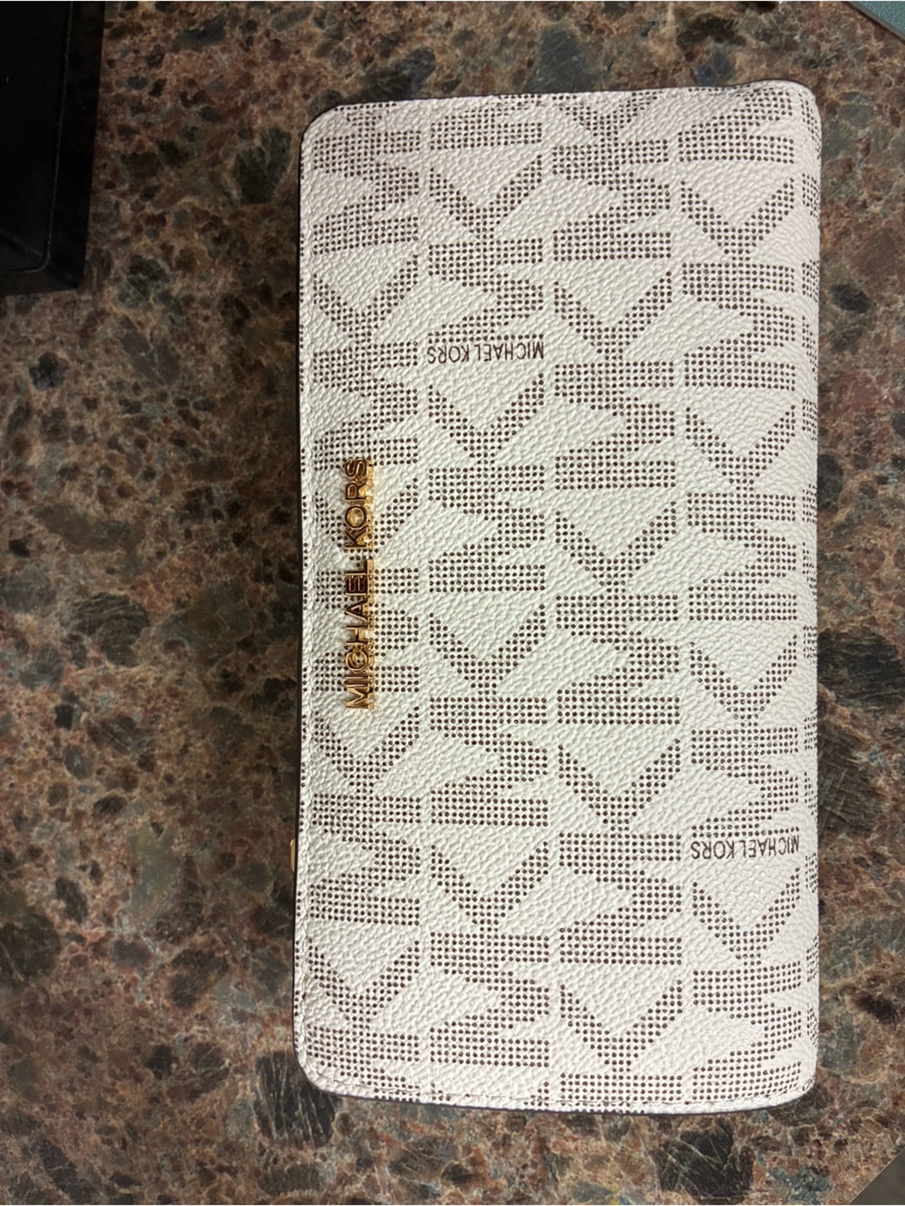 NWT Michael Kors Jet Set Large TZ continental Wallet.